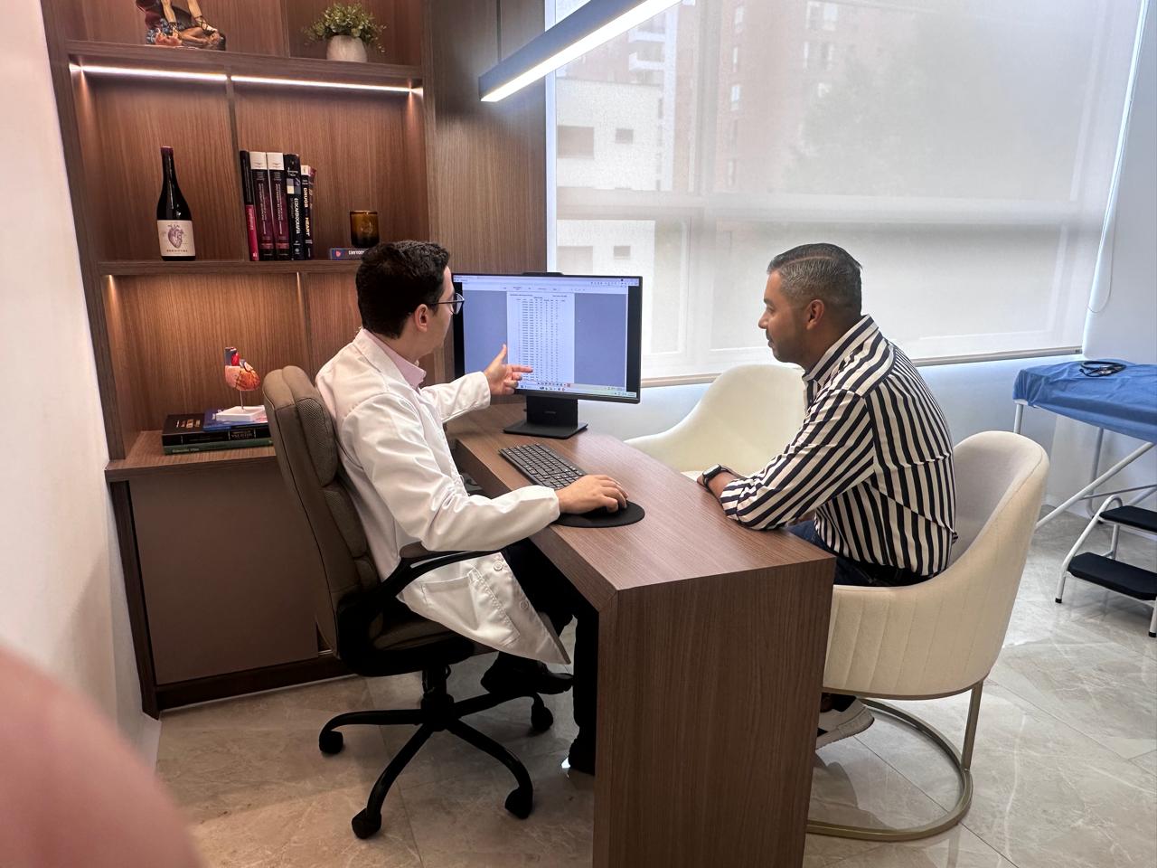 Atención de paciente en el consultorio CardioSmart